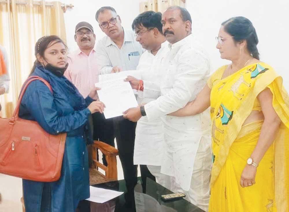 37 हितग्राहियों को बेरोजगारी भत्ता स्वीकृति प्रमाण पत्र