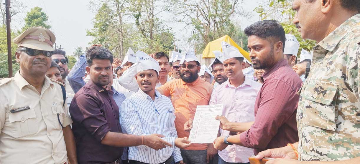  शासकीयकरण की मांग को लेकर सचिव संघ ने सौंपा ज्ञापन