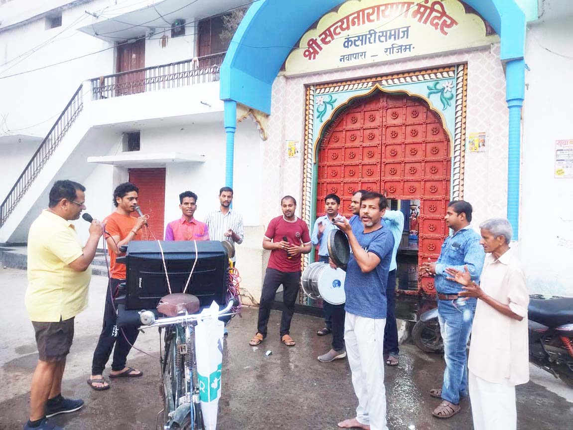 मूर्ति स्थापना दिवस पर निकाली जा रही प्रभात फेरी