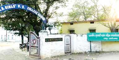 इस भीषण गर्मी में सेमेस्टर परीक्षा की तैयारी, छात्राएं नहीं चाहती