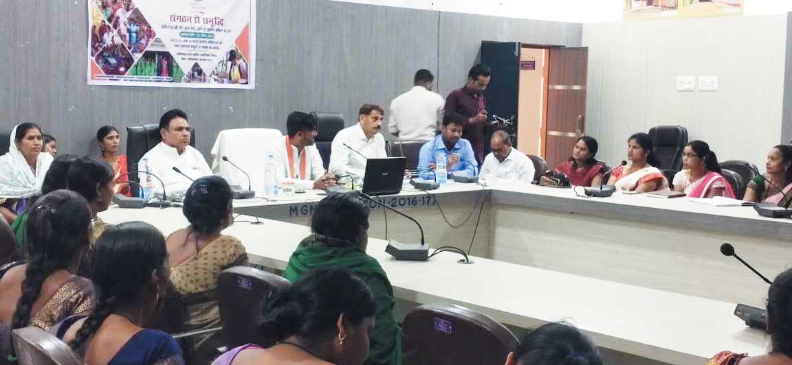 आजीविका मिशन से जिले के 11 लाख महिलाओं को जोडऩे का लक्ष्य