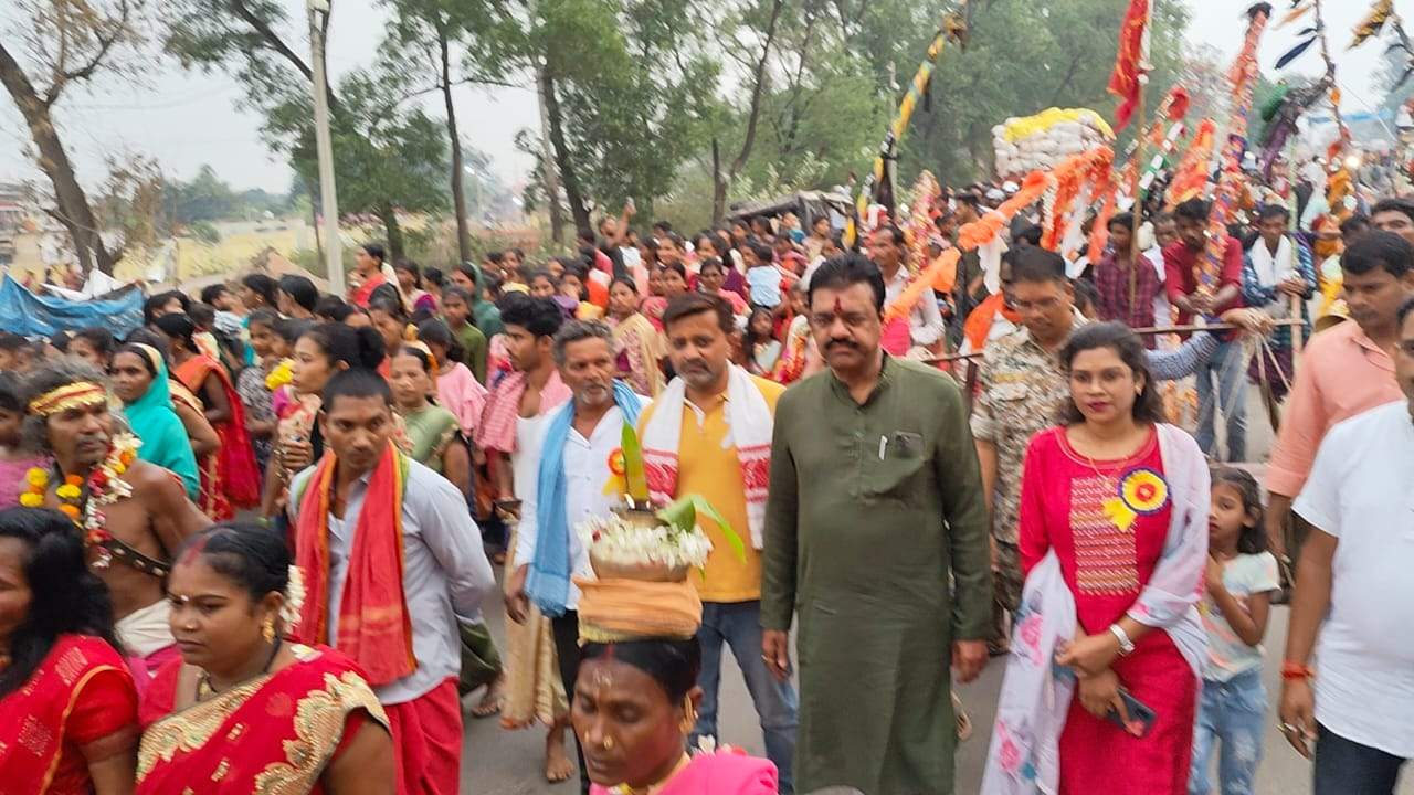 धनपूंजी मड़ई पहुंचे विधायक रेखचंद