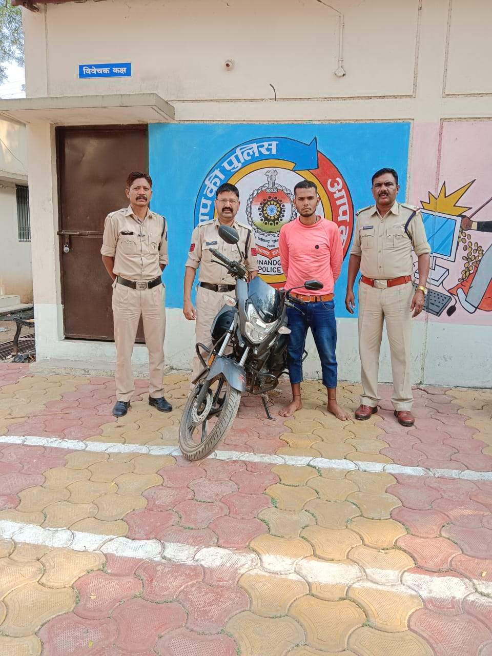 मोटर साइकिल चोरी का आरोपी पकड़ाया मोटर साइकिल चोरी का आरोपी पकड़ाया