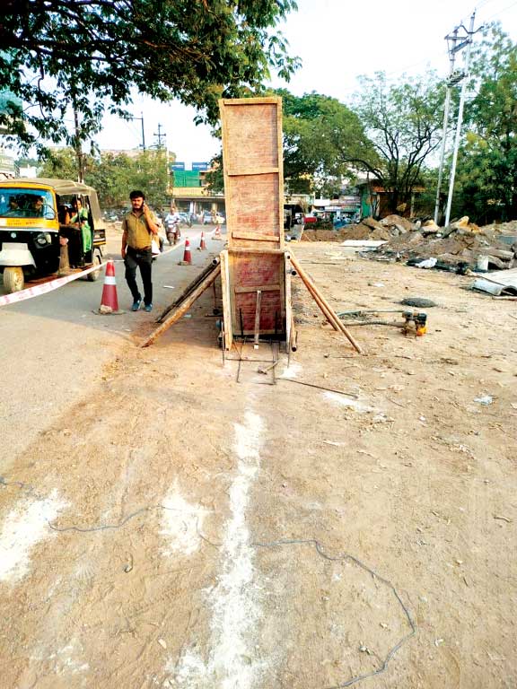 बिना नींव का डिवाइडर