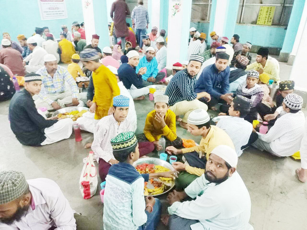 तुलसीपुर मस्जिद के रोजा इफ्तार में शामिल हुईं मेयर तुलसीपुर मस्जिद के रोजा इफ्तार में शामिल हुईं मेयर