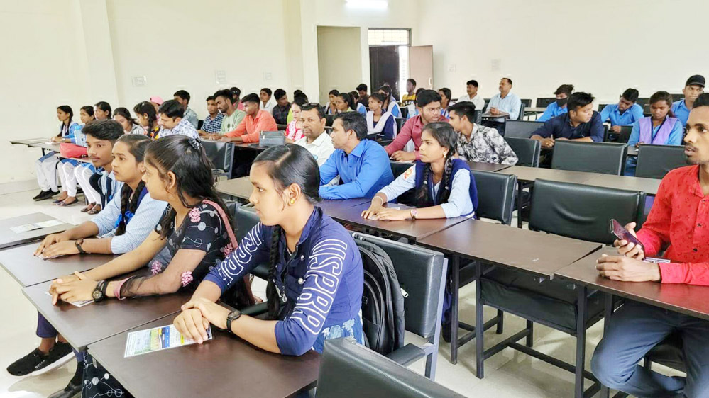 लाइवलीहुड कॉलेज जांजगीर में  एप्रेंटिसशिप कार्यशाला