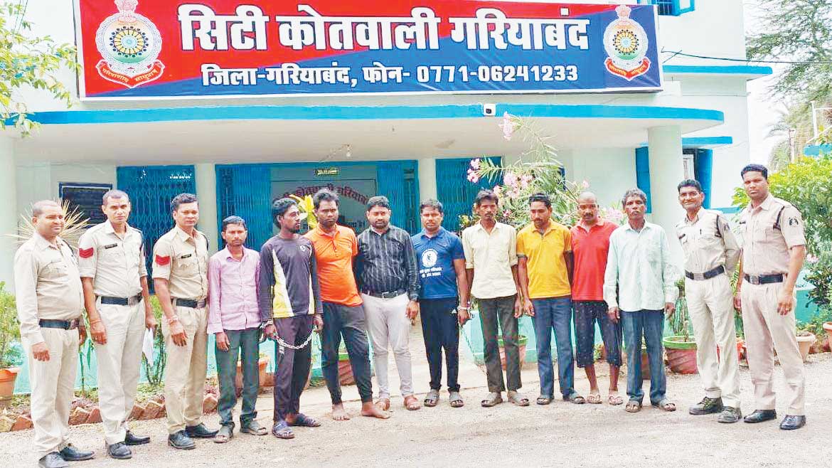 दस स्थायी वारंटी गिरफ्तार दस स्थायी वारंटी गिरफ्तार