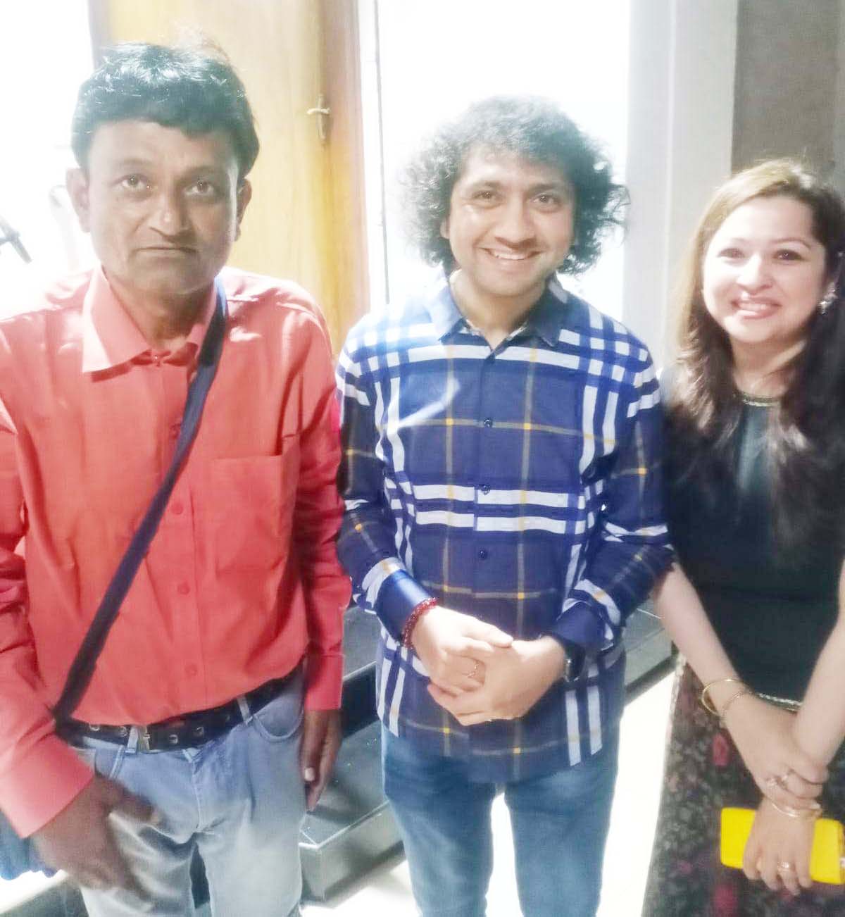 पंकज उदास से मुंबई में सम्मानित हुए अनूप विश्वास पंकज उदास से मुंबई में सम्मानित हुए अनूप विश्वास