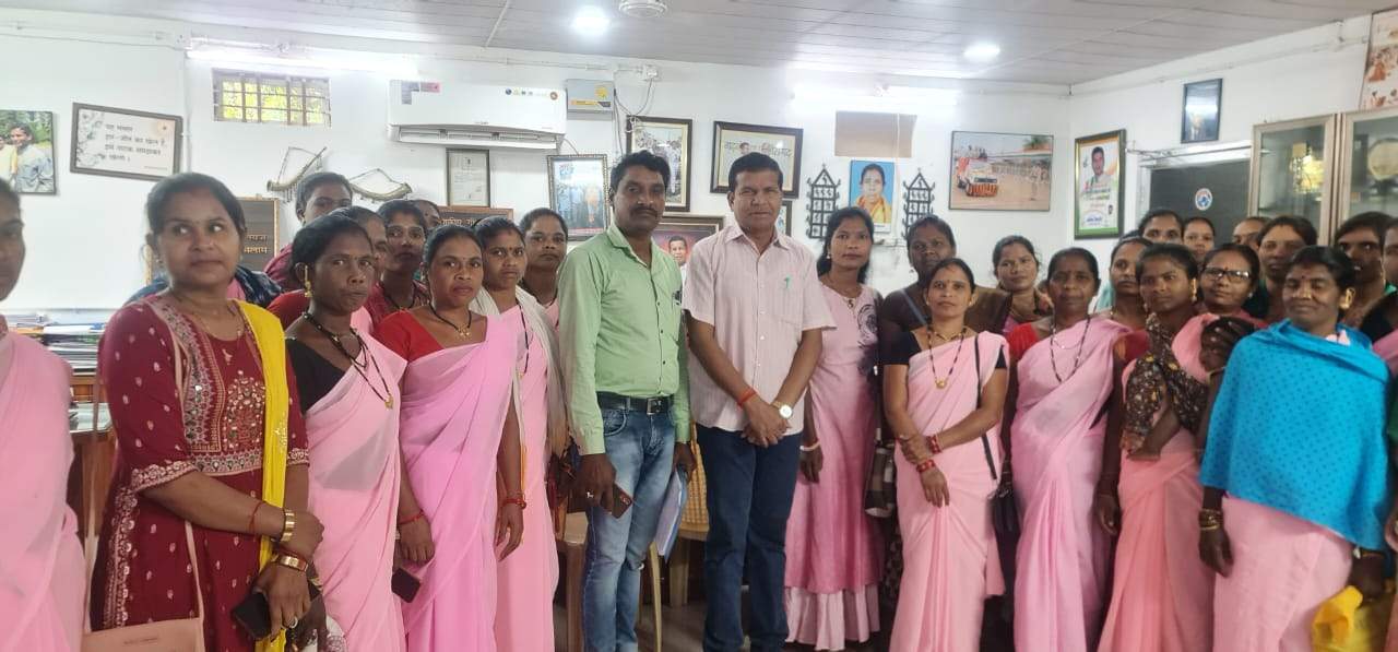 पीसीसी अध्यक्ष से मितानिनों ने मिल जताया आभार पीसीसी अध्यक्ष से मितानिनों ने मिल जताया आभार