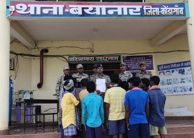 नक्सलियों ने मोबाइल टॉवर में लगाई थी आग, बच्चों के ऑनलाइन पढ़ाई में हो रही दिक्कत नक्सलियों ने मोबाइल टॉवर में लगाई थी आग, बच्चों के ऑनलाइन पढ़ाई में हो रही दिक्कत