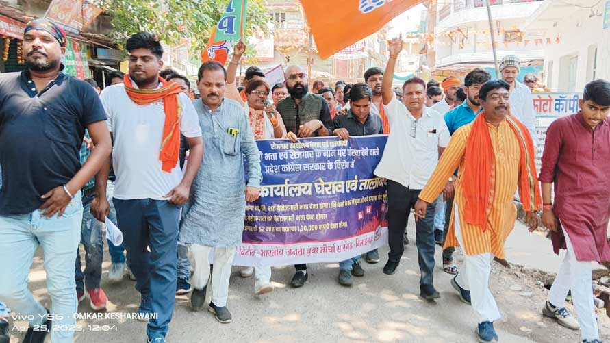 भाजपा युवा मोर्चा का धरना-प्रदर्शन रहा सफल भाजपा युवा मोर्चा का धरना-प्रदर्शन रहा सफल