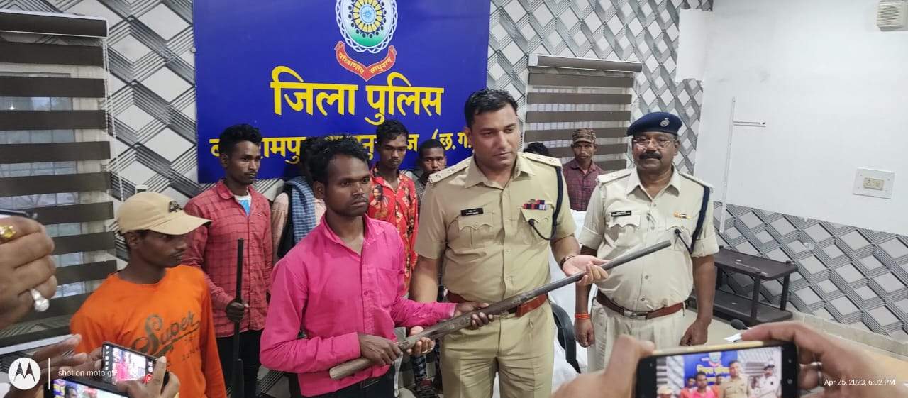 9 नक्सलियों ने किया आत्मसमर्पण