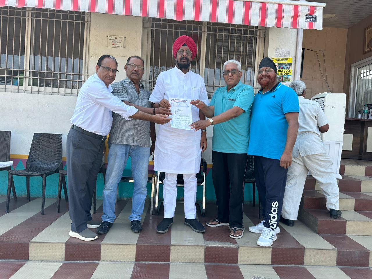 गांधी उद्यान में चौपाटी मॉर्निंग वॉकर के विरोध से जुनेजा ने कलेक्टर को अवगत कराया