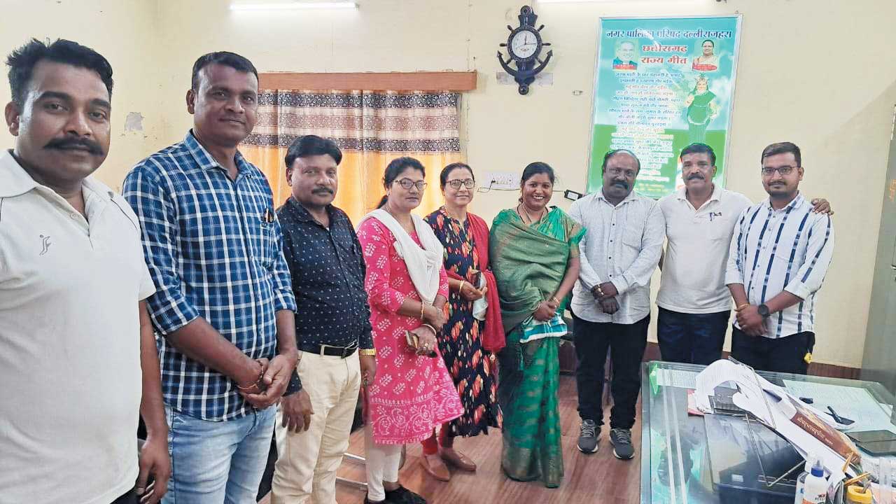 राष्ट्रीय सदस्य ने की कांग्रेसियों से मुलाकात राष्ट्रीय सदस्य ने की कांग्रेसियों से मुलाकात