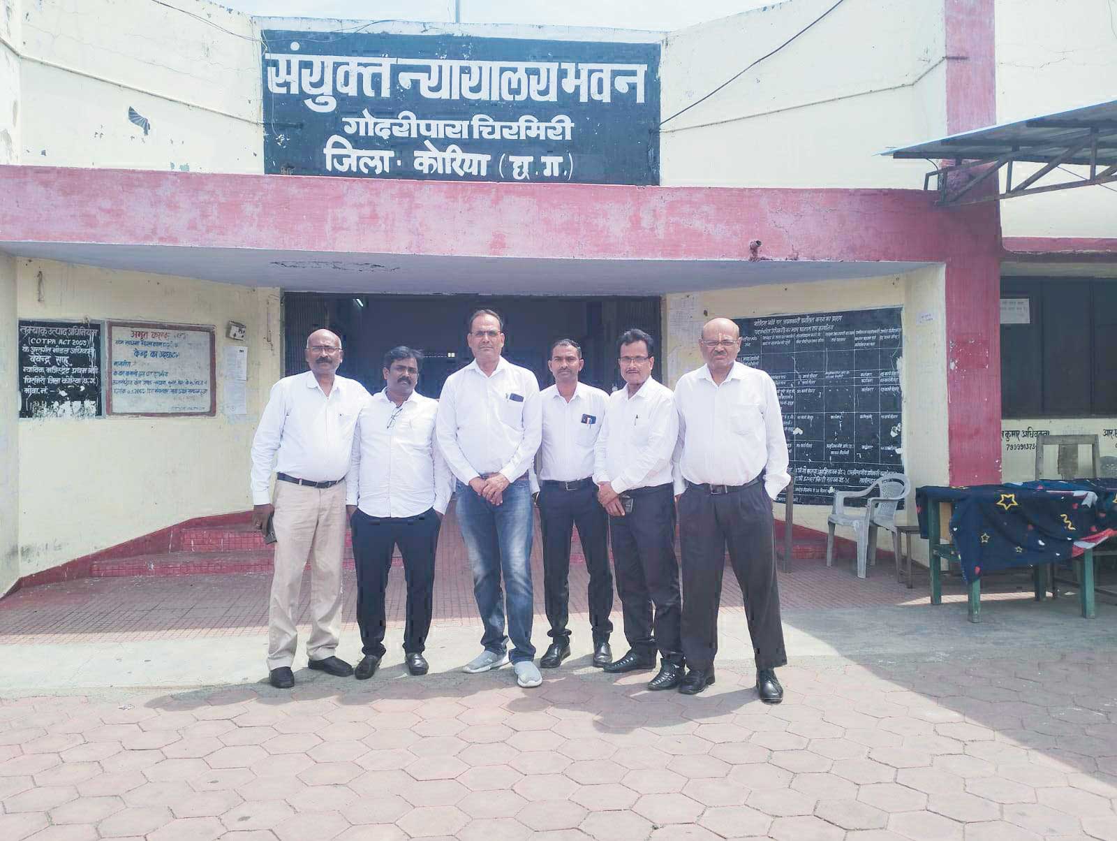 चिरमिरी को मिला अतिरिक्त जिला एवं सत्र न्यायालय, अधिवक्ता संघ ने मिठाई बांट जताई खुशी