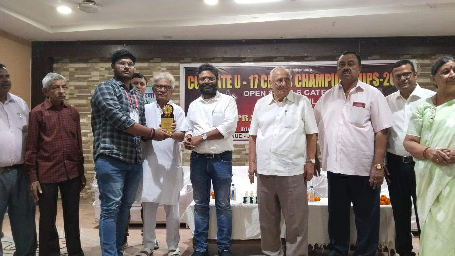 स्टेट अण्डर 17 शतरंज स्पर्धा, अंशुमान को अमेजिंग प्लेयर का पुरस्कार 