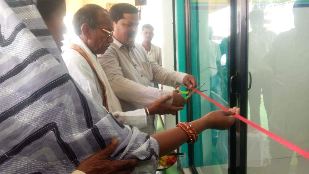 विस उपाध्यक्ष संतराम ने बड़ेडोंगर में किया एटीएम का उद्घाटन विस उपाध्यक्ष संतराम ने बड़ेडोंगर में किया एटीएम का उद्घाटन