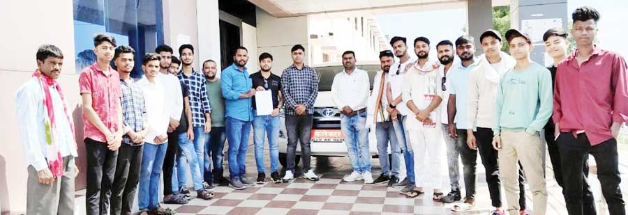 डीएवी पब्लिक स्कूल के प्राचार्य पर यूथ कांग्रेस ने मनमानी का लगाया आरोप