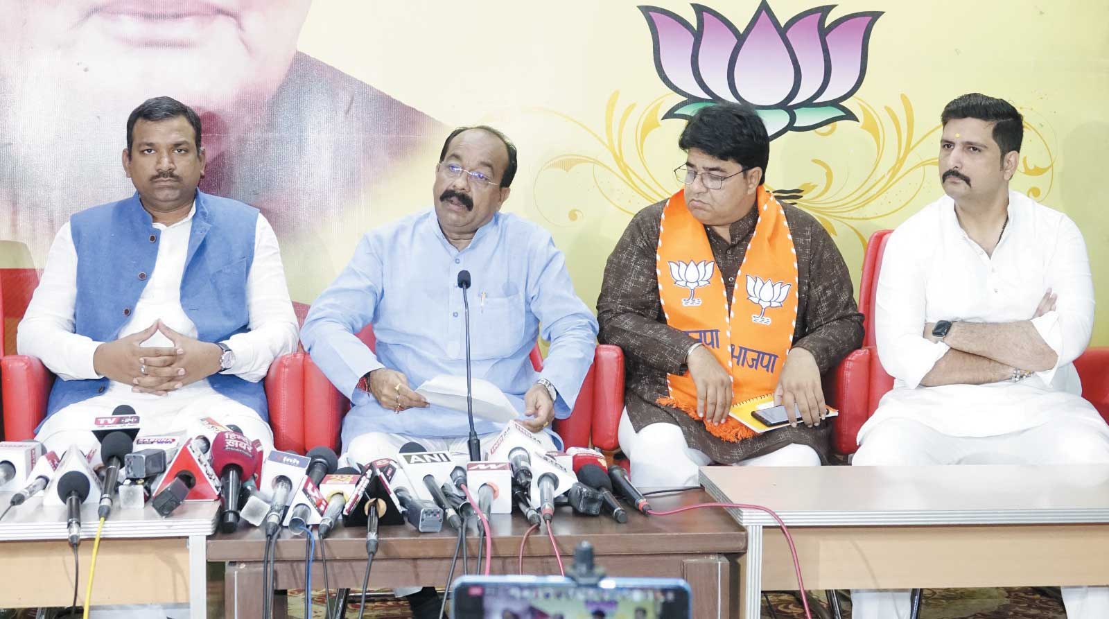 भाजपाई कल सुनेंगे मन की बात, कांग्रेसी सुनाएंगे महंगाई की बात