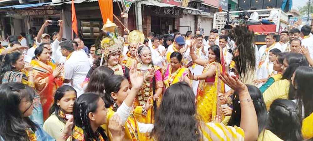 कलश यात्रा के साथ श्याम मंदिर में  भव्य प्राण-प्रतिष्ठा समारोह आयोजित