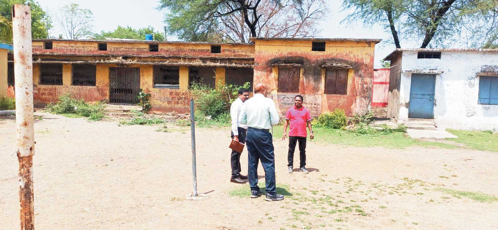 जर्जर भवन को डिस्मेंटल करने के दिए निर्देश