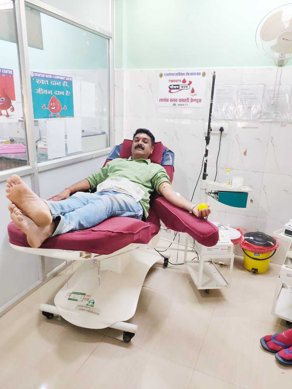  विमल मिश्रा ने रक्तदान कर आपसी भाईचारे की मिसाल कायम की