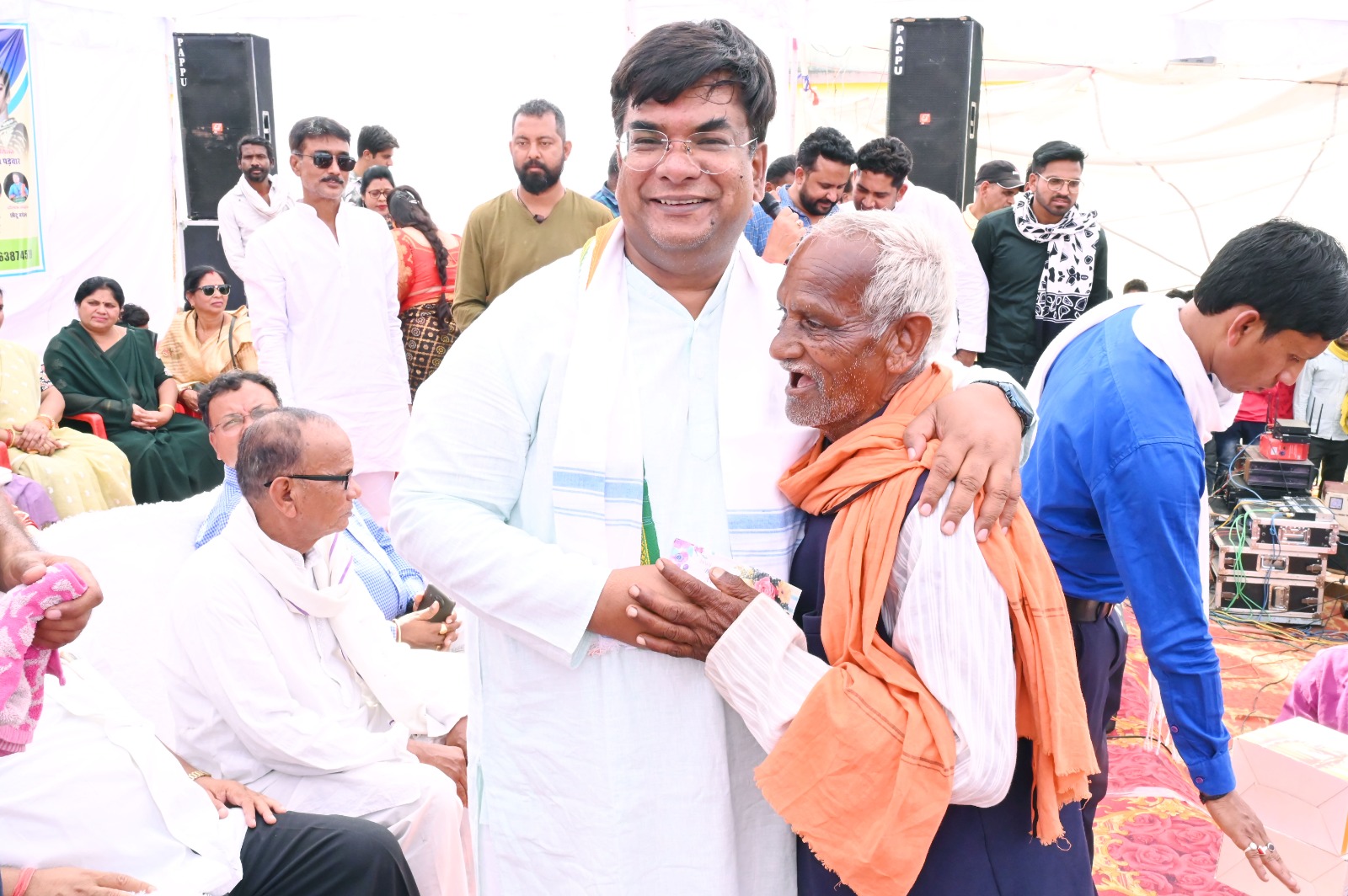 मनेंद्रगढ़ विधायक के जन्मदिन पर 501 नारियलों की माला