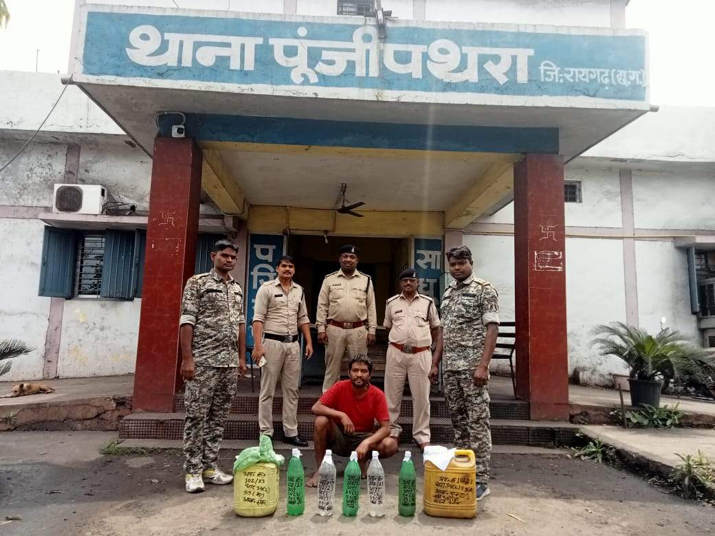 40 लीटर महुआ शराब के साथ आरोपी गिरफ्तार