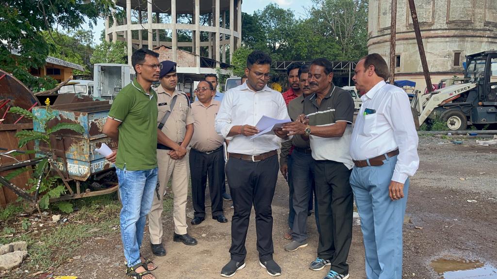 नवागत आयुक्त गुप्ता ने मोहारा फिल्टर प्लांट और आवासों का किया निरीक्षण नवागत आयुक्त गुप्ता ने मोहारा फिल्टर प्लांट और आवासों का किया निरीक्षण