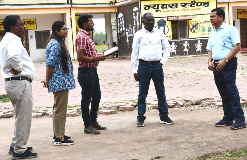 कलेक्टर ने नगर भ्रमण कर विकास कार्यों का किया अवलोकन