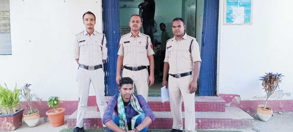तीन महीने से फरार छेडख़ानी का आरोपी गिरफ्तार तीन महीने से फरार छेडख़ानी का आरोपी गिरफ्तार