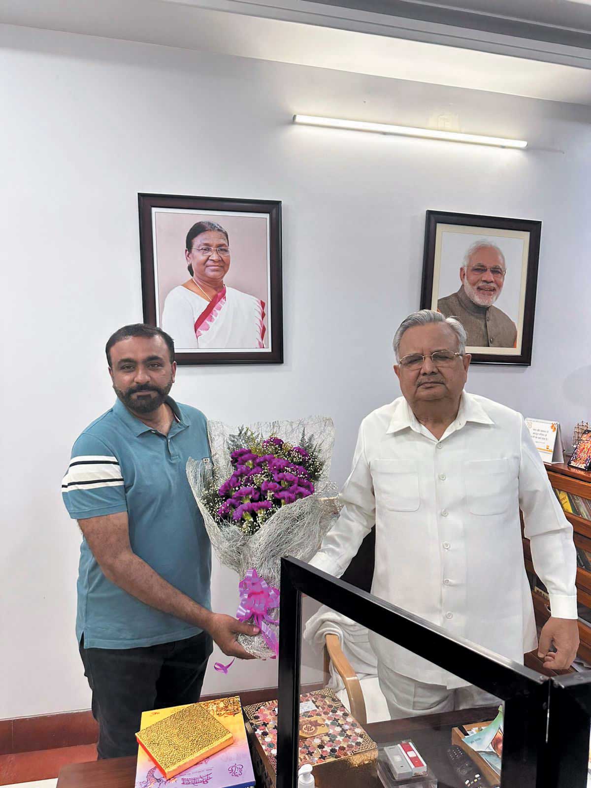 पूर्व मुख्यमंत्री डॉ. सिंह से मिले नपा अध्यक्ष