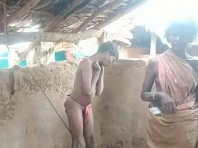बीस वर्षों से रस्सी में बंधी जिंदगी, राष्ट्रपति के दत्तक पुत्र भुजिया परिवार की दशा दयनीय, शासन-प्रशासन से मदद की बाट जोहते परिवार बीस वर्षों से रस्सी में बंधी जिंदगी, राष्ट्रपति के दत्तक पुत्र भुजिया परिवार की दशा दयनीय, शासन-प्रशासन से मदद की बाट जोहते परिवार