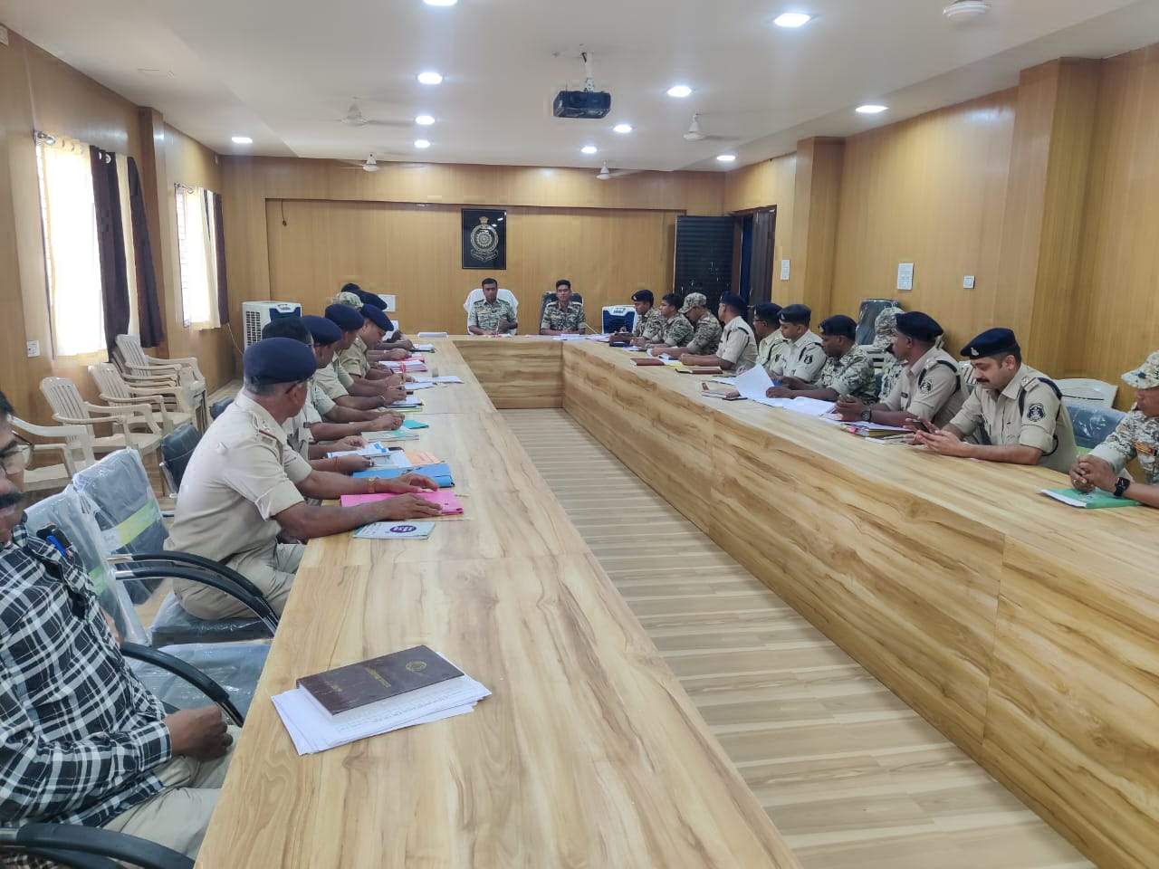 चलित थाना लगाकर ठगी से बचने लोगों को जागरूक करने दिए निर्देश चलित थाना लगाकर ठगी से बचने लोगों को जागरूक करने दिए निर्देश