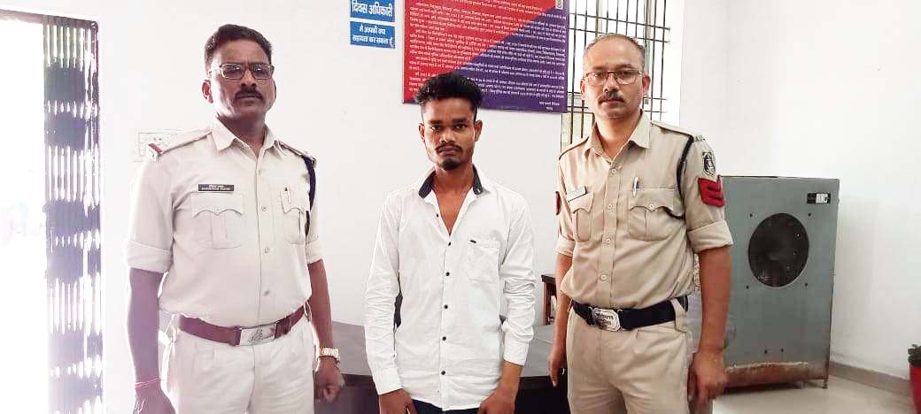 बलवा मामले में आशीष ठाकुर गिरफ्तार बलवा मामले में आशीष ठाकुर गिरफ्तार