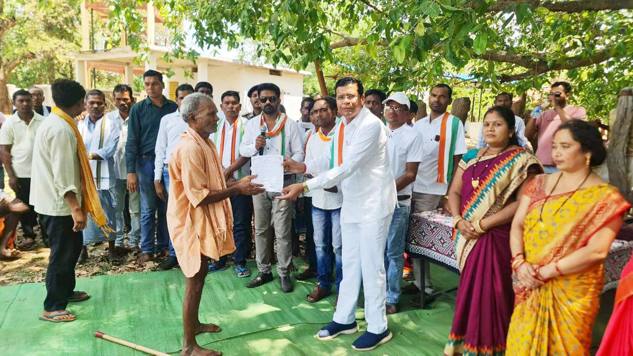 कांग्रेस सरकार सभी वर्गों को वनाधिकार पट्टा देने प्रतिबद्ध- मरकाम कांग्रेस सरकार सभी वर्गों को वनाधिकार पट्टा देने प्रतिबद्ध- मरकाम
