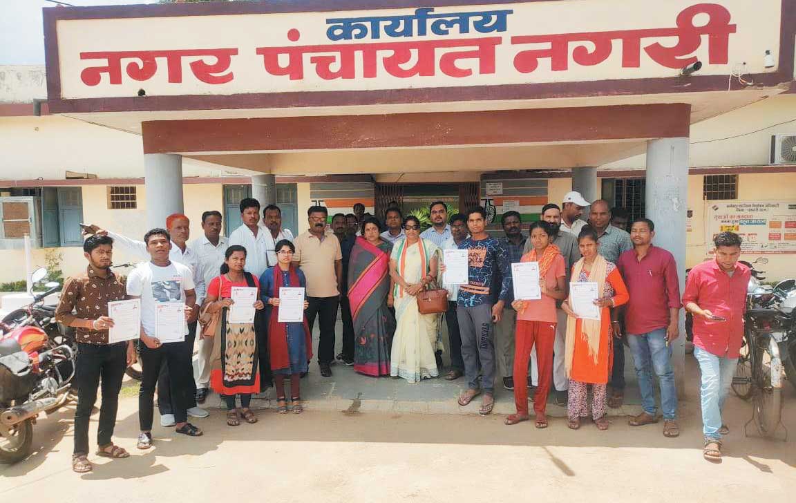 विधायक ने वितरण किया बेरोजगारी भत्ता स्वीकृत पत्र