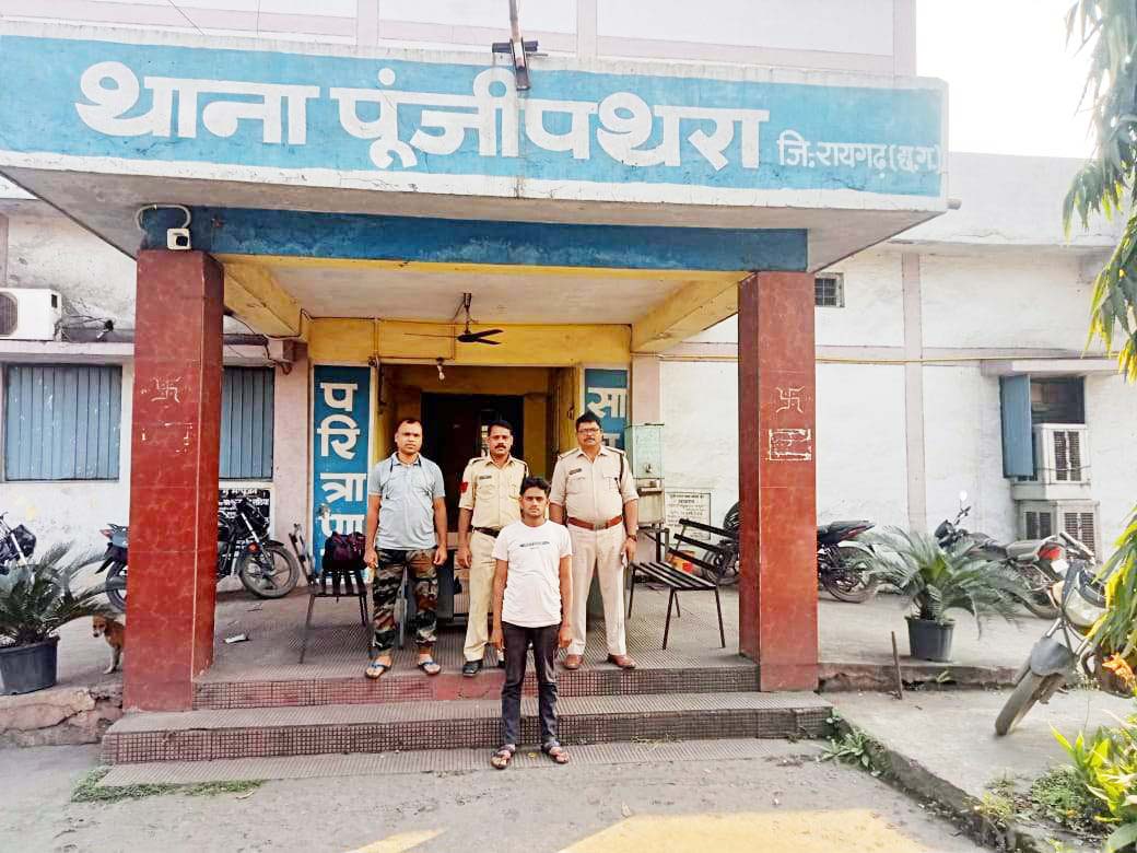 सुरक्षागार्ड चुराता था प्लांट से लोहा, गिरफ्तार सुरक्षागार्ड चुराता था प्लांट से लोहा, गिरफ्तार