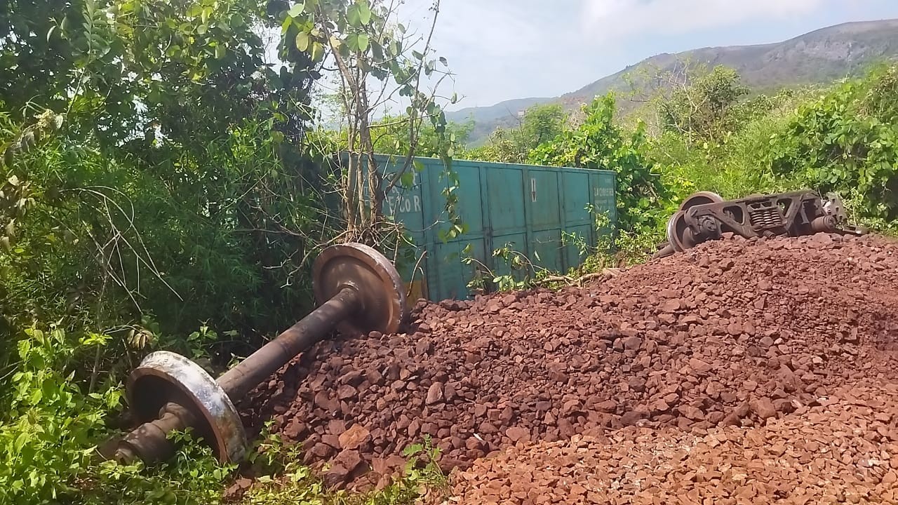 मालगाड़ी बेपटरी