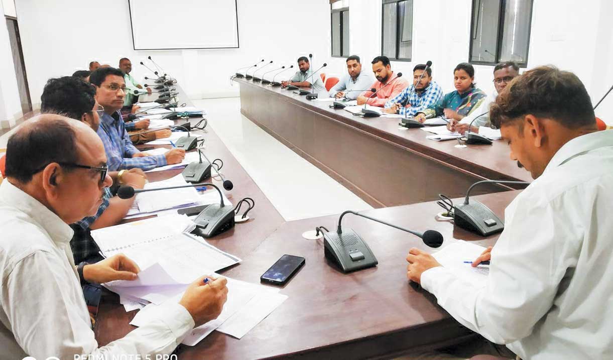 प्रतियोगी परीक्षाओं की तैयारी के लिए नि:शुल्क कोचिंग अतिशीघ्र आरम्भ करें-कलेक्टर