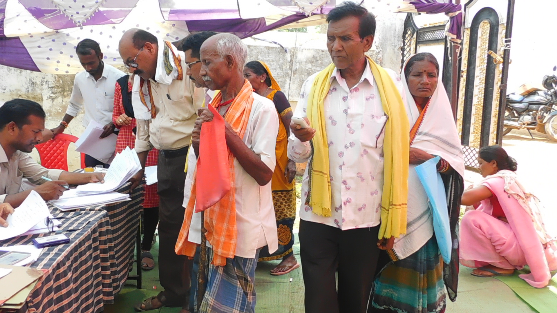 अछोटा में जिला स्तरीय शिविर  में निबटे 138 प्रकरण