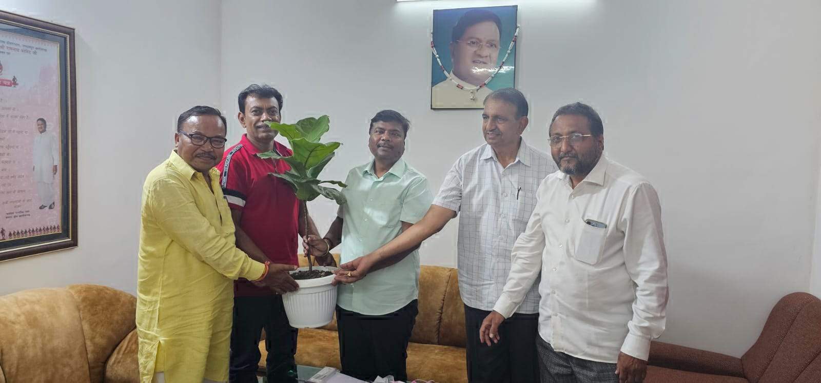 रेल आंदोलन के सदस्यों ने  केदार कश्यप व प्रतिनिधि मंडल  को किया धन्यवाद ज्ञापित 