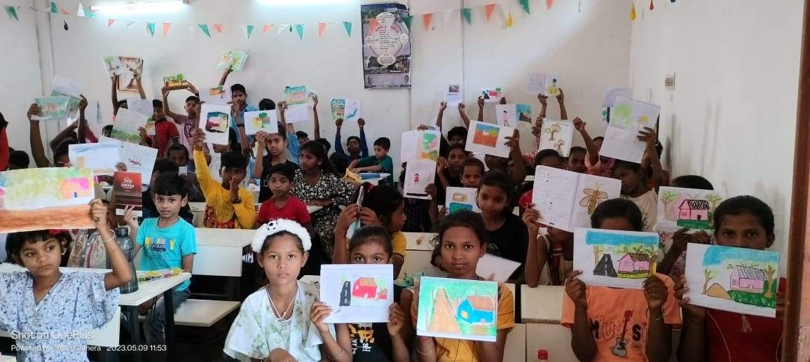 समर कैंप में कला कौशल  को निखारने में जुटे बच्चे 