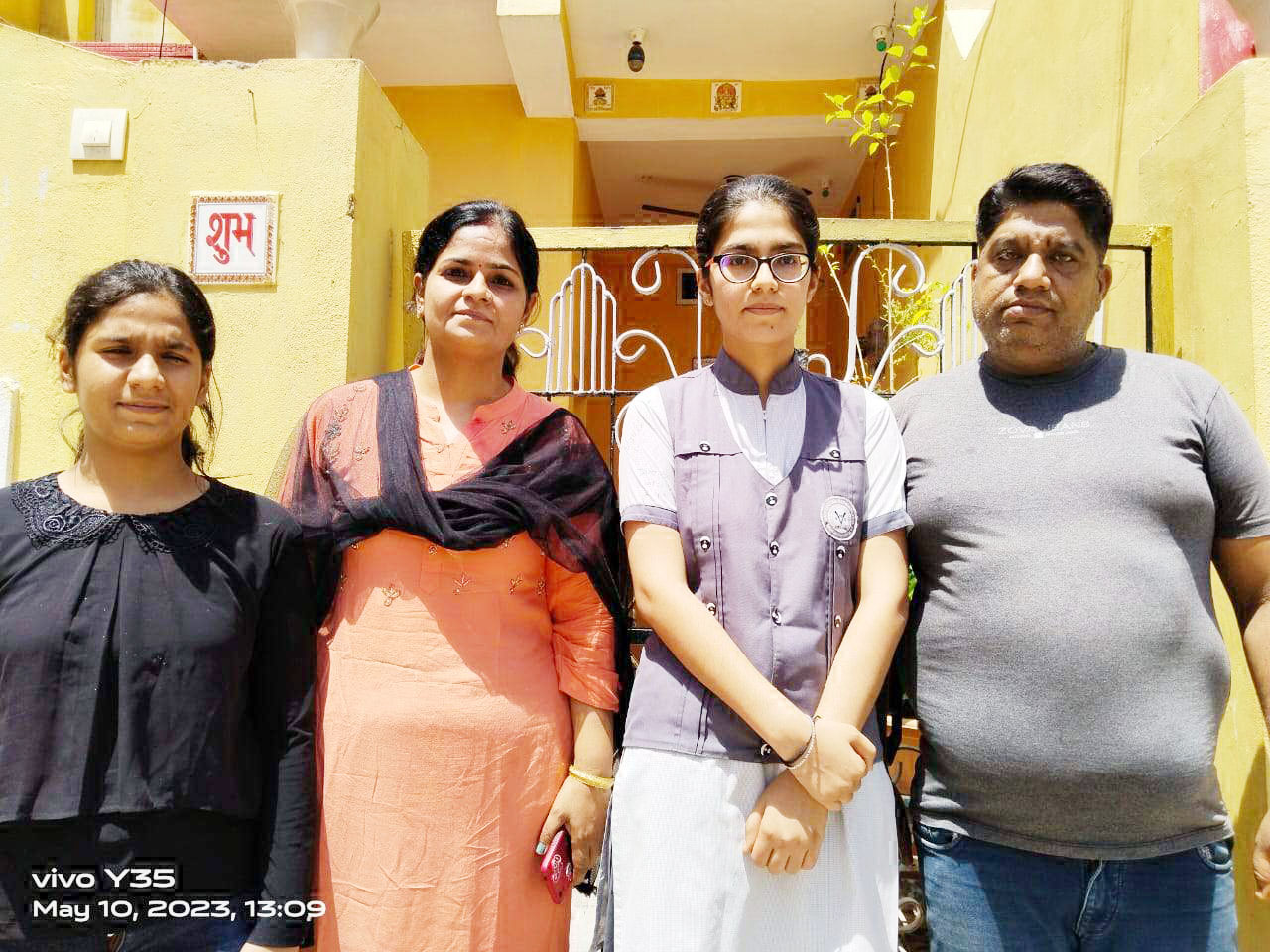 12वीं में 6वें स्थान पर रहीं प्रिया सीए बनना चाहती हैं  