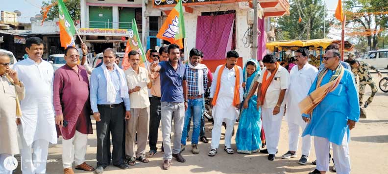 भाजपा व युवा मोर्चा ने फूंका सीएम का पुतला