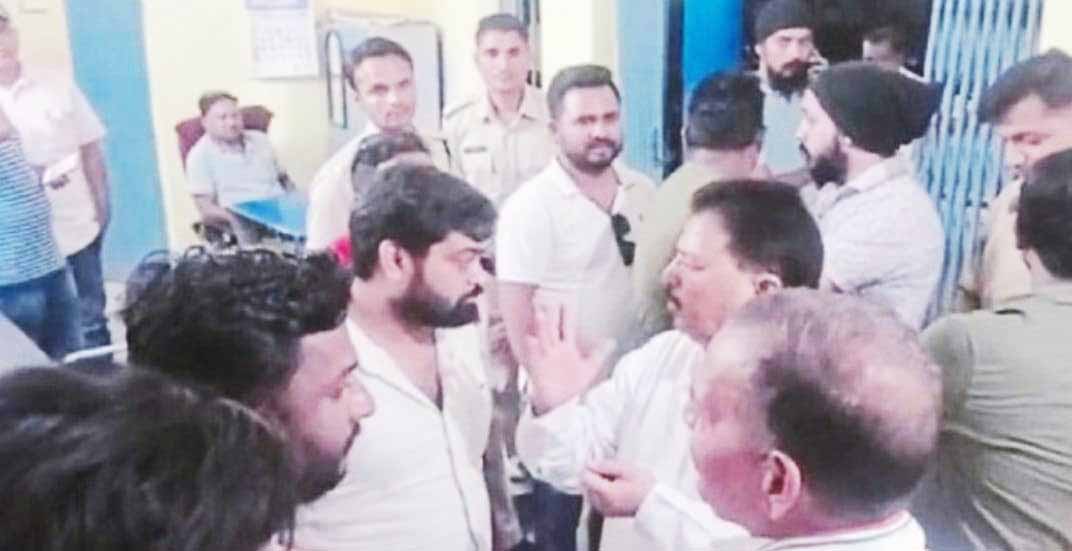 दुकान के किराए को लेकर दो पक्षों में मारपीट,  युवा कांग्रेसी ने निकाला हथियार 
