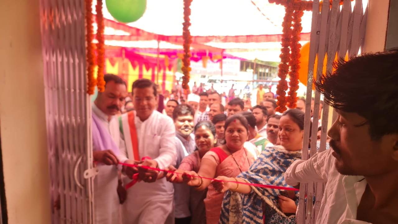 मरकाम ने किया जिला सहकारी केंद्रीय बैंक मर्यादित नवीन बैंक शाखा भवन का उद्घाटन मरकाम ने किया जिला सहकारी केंद्रीय बैंक मर्यादित नवीन बैंक शाखा भवन का उद्घाटन