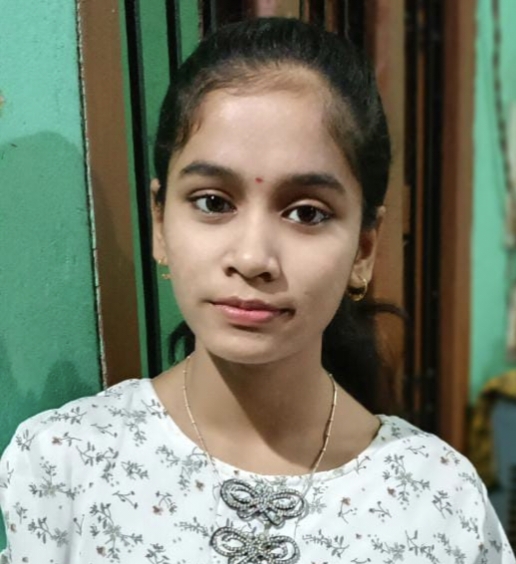 गांव की बेटी अमृता ने 12वीं में अपने स्कूल में किया टॉप गांव की बेटी अमृता ने 12वीं में अपने स्कूल में किया टॉप