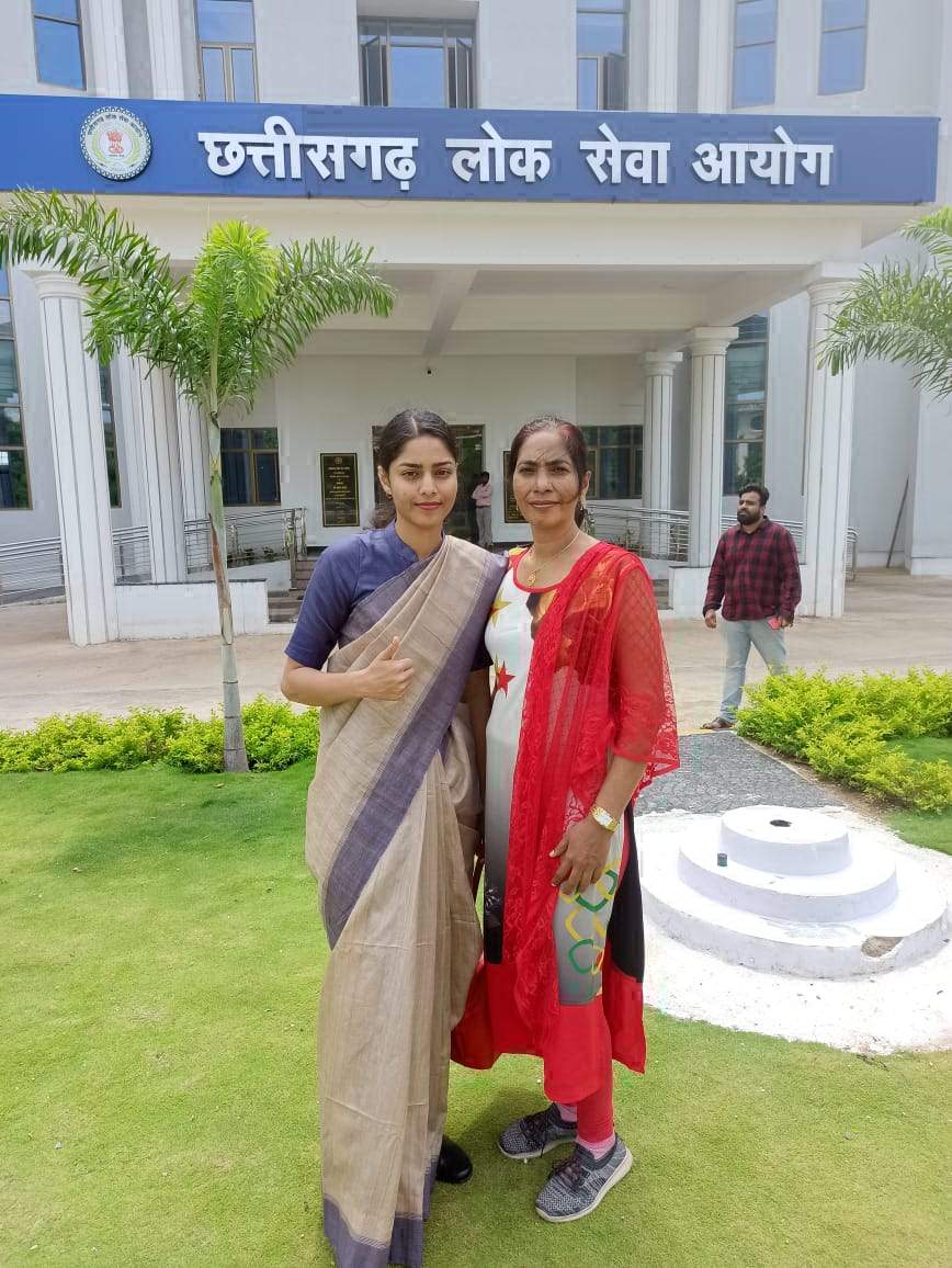 सिल्विया सुमन ने गाँव का नाम रोशन किया सिल्विया सुमन ने गाँव का नाम रोशन किया