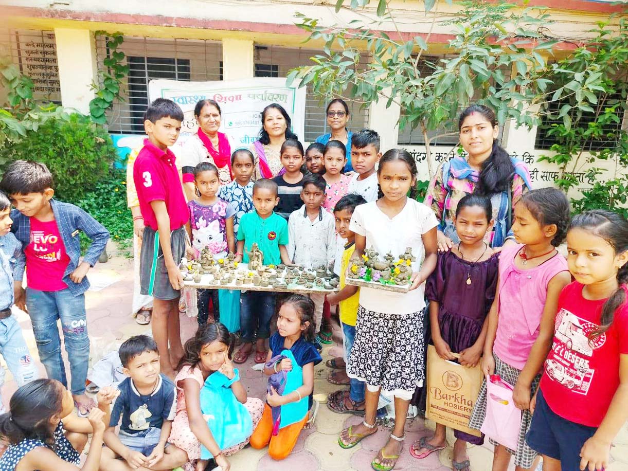 10 दिवसीय समर कैंप खत्म बच्चों ने सीखा योगा और इंग्लिश